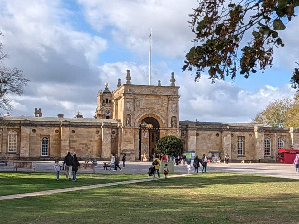 Pixel 11 Pro XL ultrawide gate crop