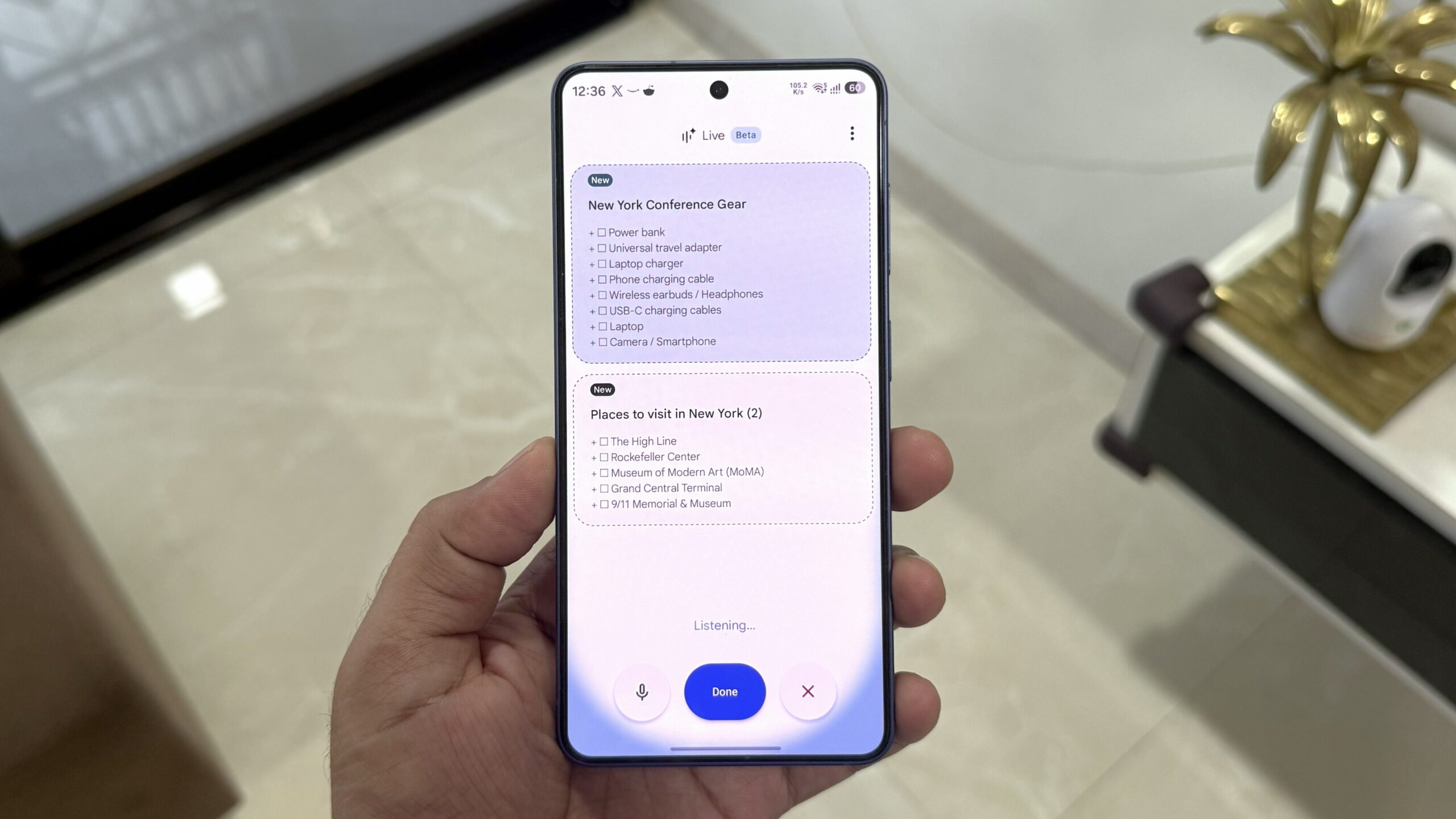 Samsung phone ni hand showing Gemini Live inside Keep