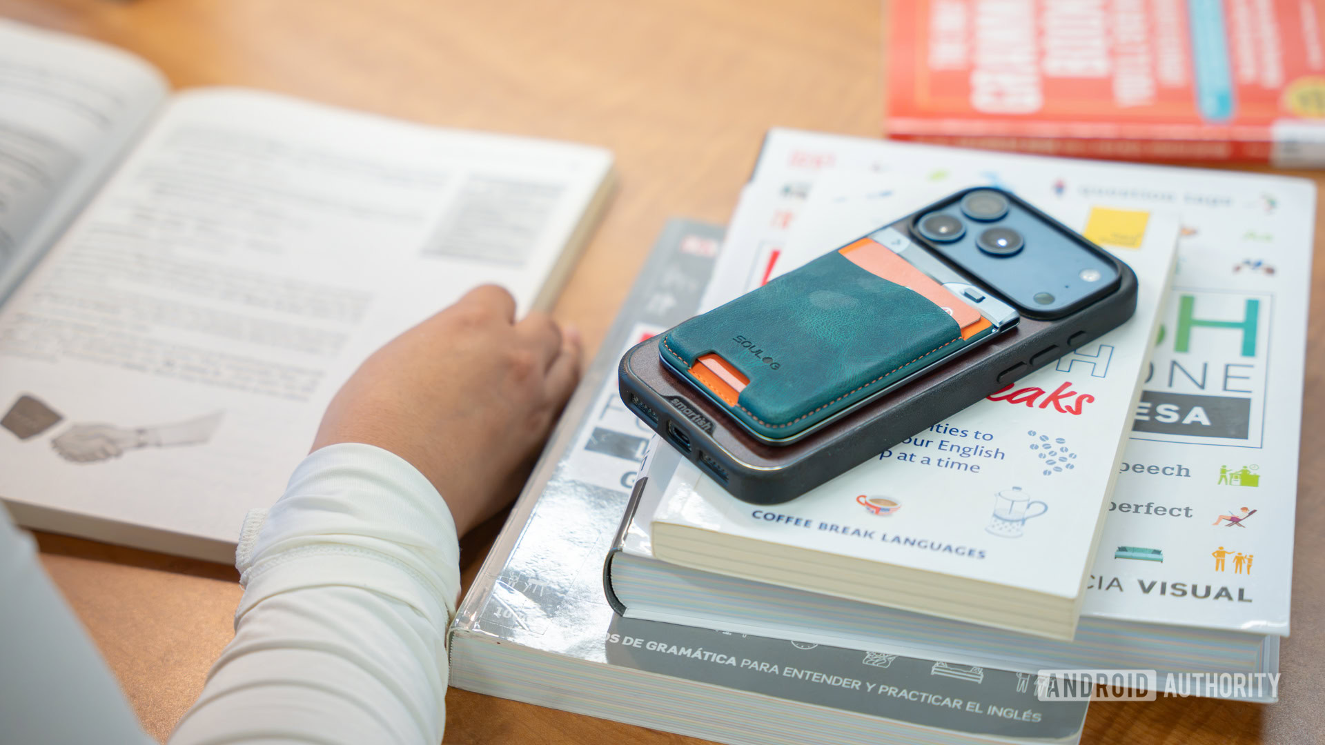 Soulog Sense and wallet on phone back 13 Soulog Sense and wallet on phone back 13