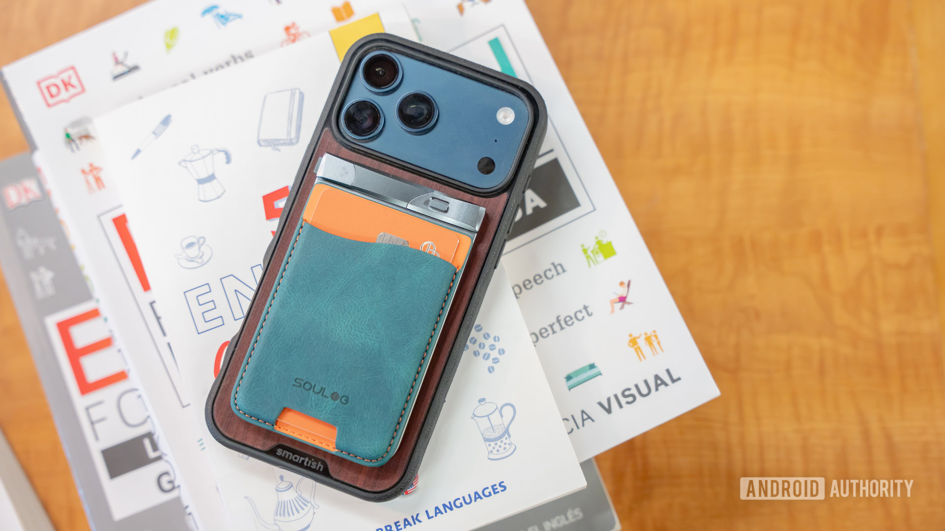 Soulog Sense and wallet on phone back 7