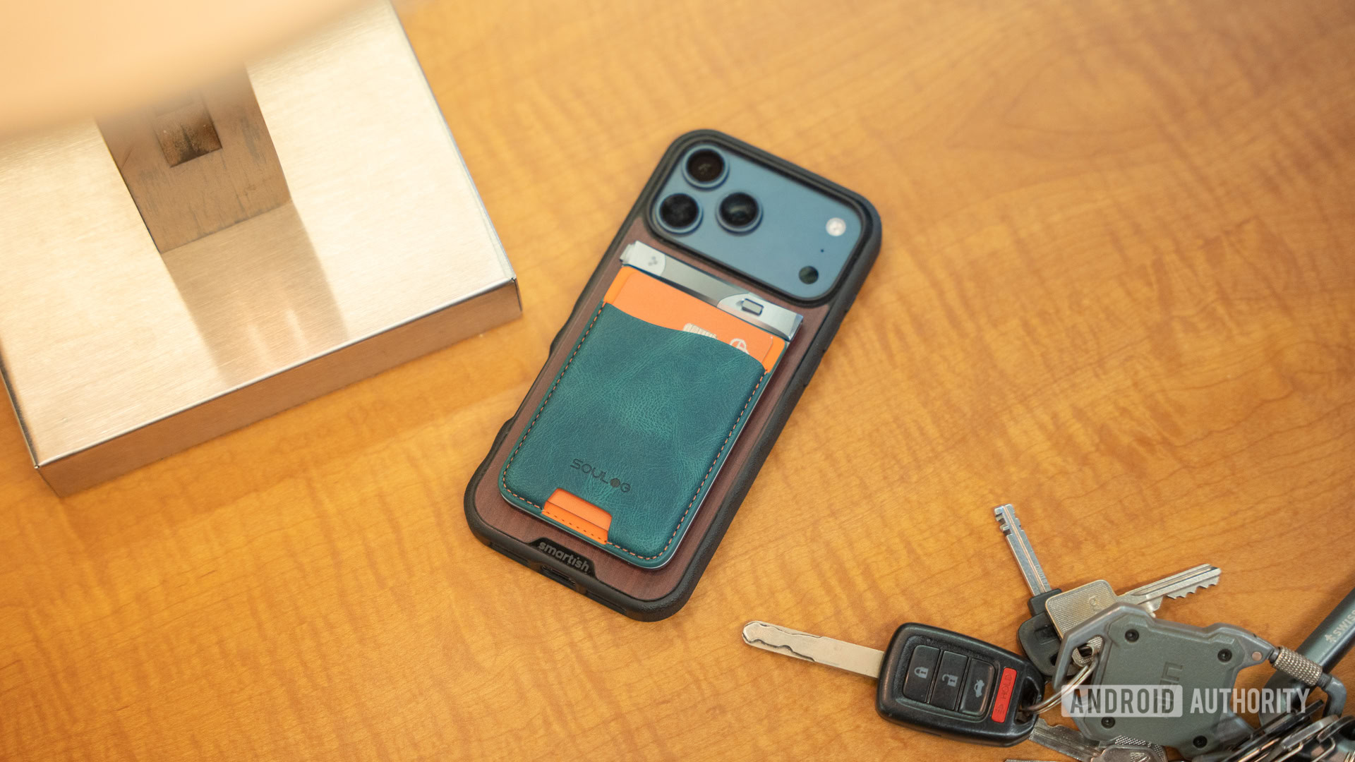 Soulog Sense and wallet on phone back 9 Soulog Sense and wallet on phone back 9