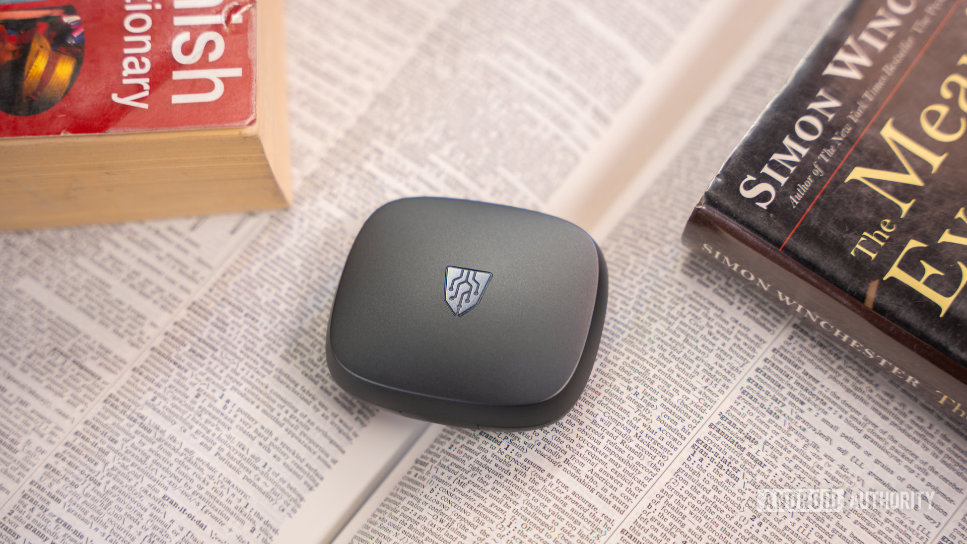 Timekettle LiveTalk AI Translation Earbuds case closed 1 Timekettle LiveTalk AI Translation Earbuds case closed 1