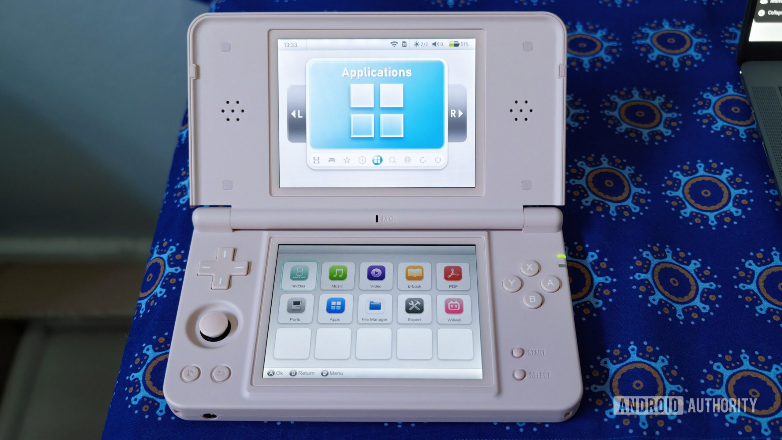 anbernic RG DS Plus on desk anbernic RG DS Plus on desk