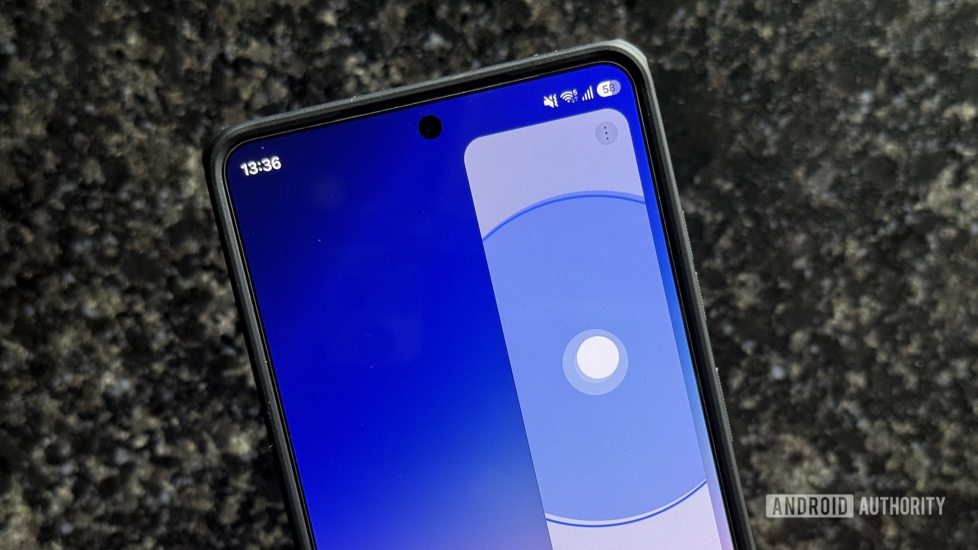 Samsung's built-in Surface Level tool on a Galaxy phone.