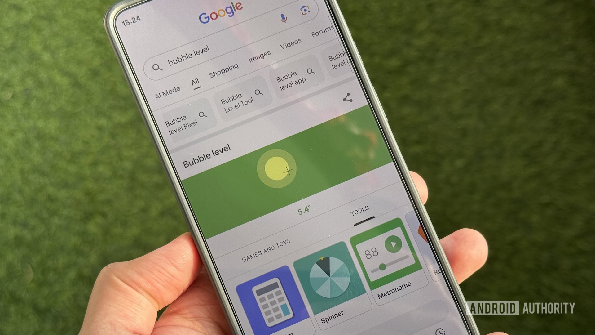 Google's built-in Bubble Level web app on a Galaxy S26 Ultra.