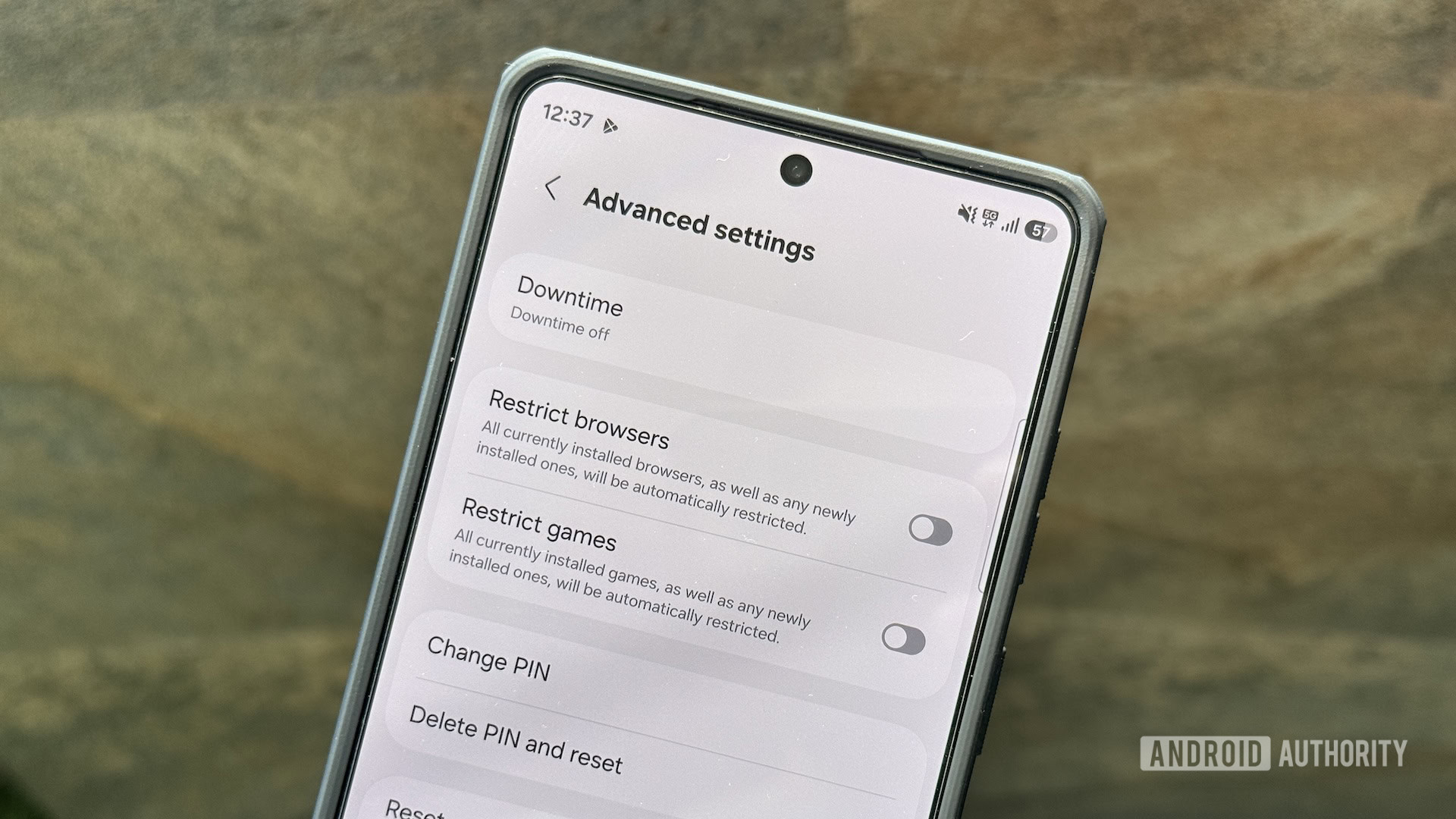 setting up ai network guard on a galaxy phone 15 AI Network Guard Advanced settings screen on a Galaxy phone.